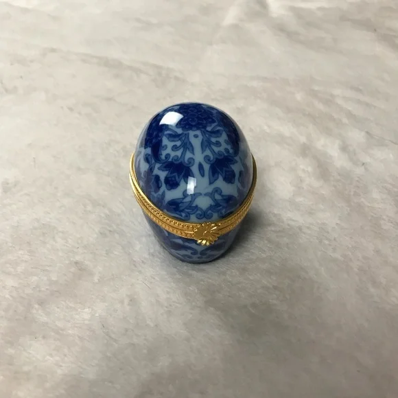 Designed By Shibata Japan Porcelain Hand Painted Egg Shaped Hinged Trinket Box - Picture 3 of 13